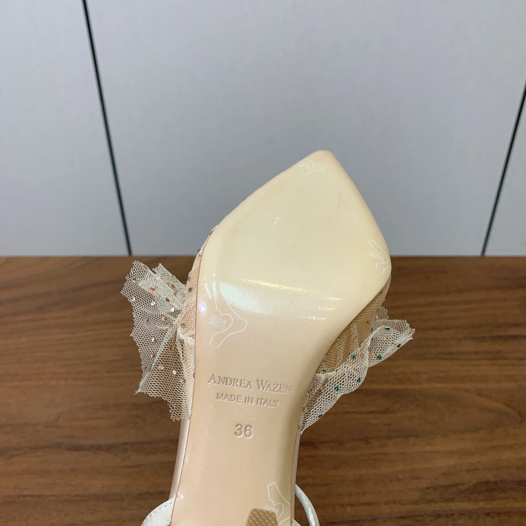 【Anderea Wazen】蕾丝凉鞋。纯手工蕾丝折叠工艺，非常的美，上脚无敌了。鞋面进口蕾丝。羊皮垫脚