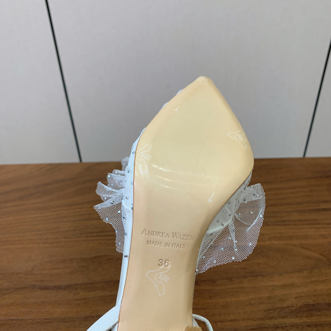 【Anderea Wazen】蕾丝凉鞋。纯手工蕾丝折叠工艺，非常的美，上脚无敌了。鞋面进口蕾丝。羊皮垫脚