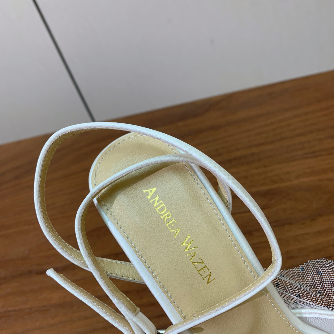 【Anderea Wazen】蕾丝凉鞋。纯手工蕾丝折叠工艺，非常的美，上脚无敌了。鞋面进口蕾丝。羊皮垫脚