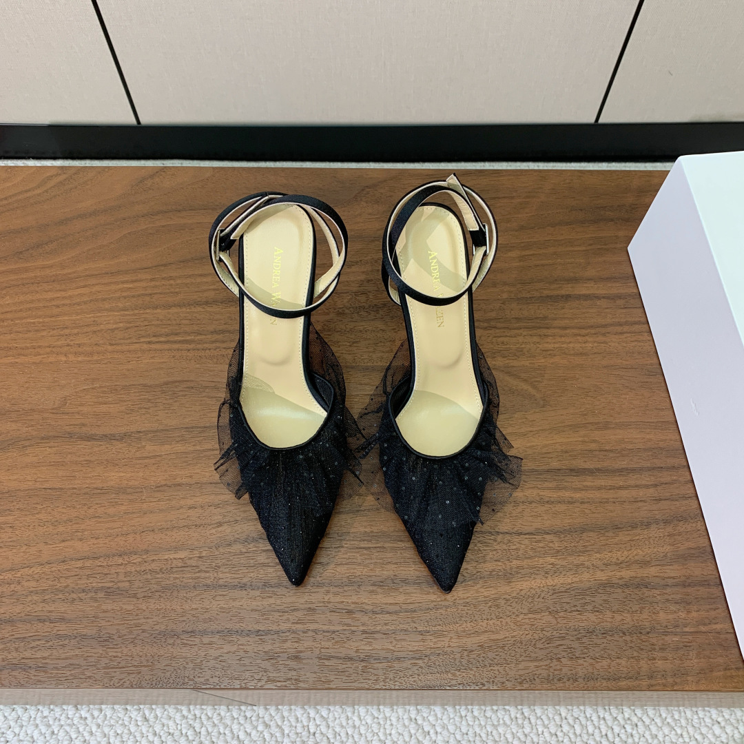 【Anderea Wazen】蕾丝凉鞋。纯手工蕾丝折叠工艺，非常的美，上脚无敌了。鞋面进口蕾丝。羊皮垫脚
