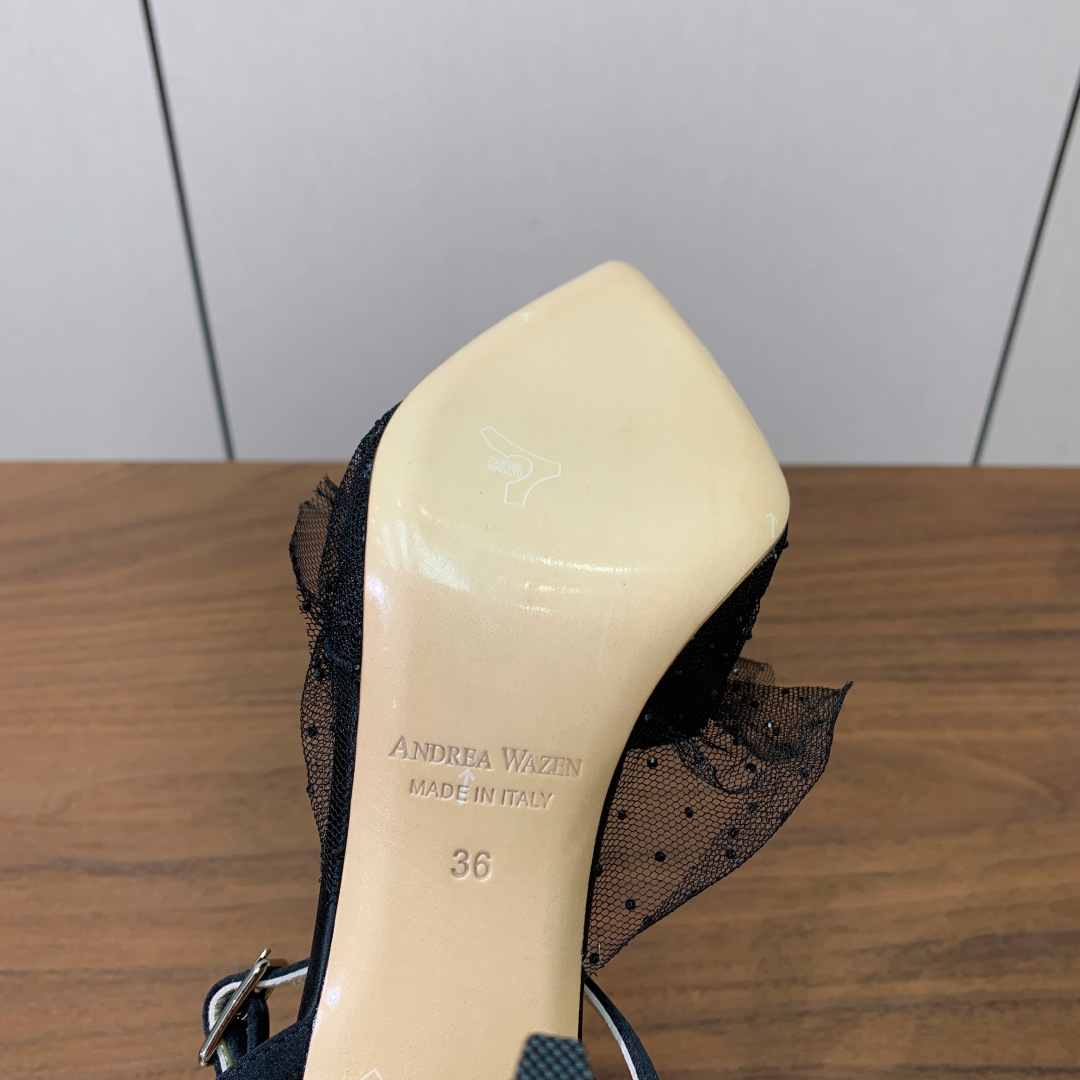 【Anderea Wazen】蕾丝凉鞋。纯手工蕾丝折叠工艺，非常的美，上脚无敌了。鞋面进口蕾丝。羊皮垫脚