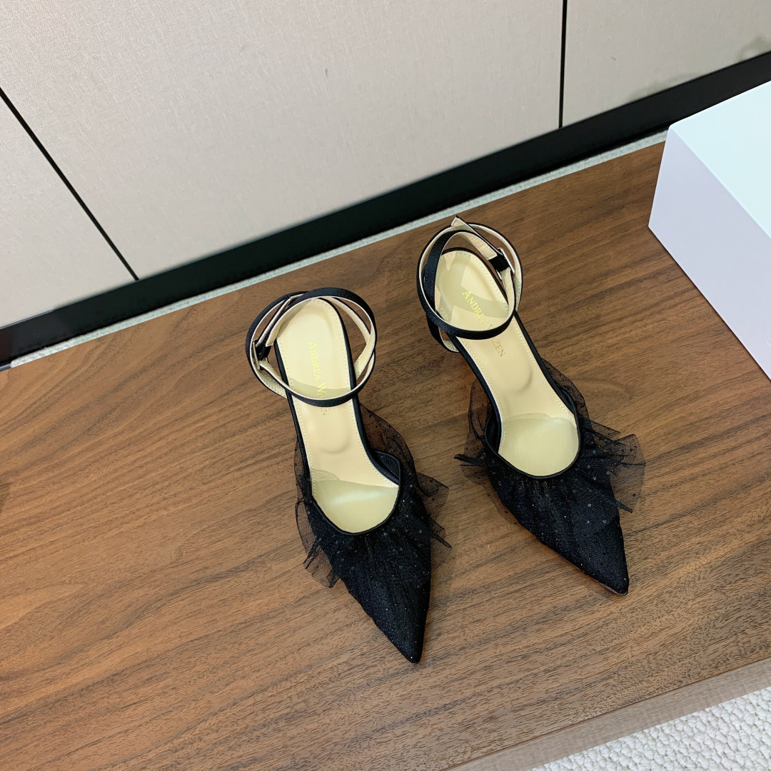 【Anderea Wazen】蕾丝凉鞋。纯手工蕾丝折叠工艺，非常的美，上脚无敌了。鞋面进口蕾丝。羊皮垫脚