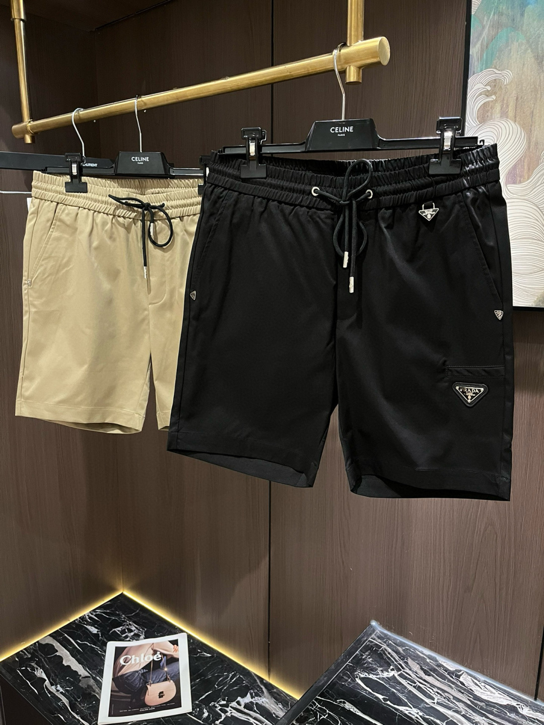 NO:835717,PRA26 S summer men's casual shorts, three-quarter length pants... The most suitable light and soft cotton fabric for summer, loose, light, breathable, soft and skin-friendly... very elegant, with a workwear high street style, just right, casual upper body, all the best!  !  !  Size M-3XL,,prada,shorts,19860909PRA26 S夏季男士休闲短裤五分裤..... 最为适合夏季的轻薄柔棉面料,宽松轻薄透气 柔软亲肤......非常优雅,工装高街风格加身,恰到好处,随意上身,皆是最好画面！！！码数M-3XL,,prada,shorts,,Men's clothing