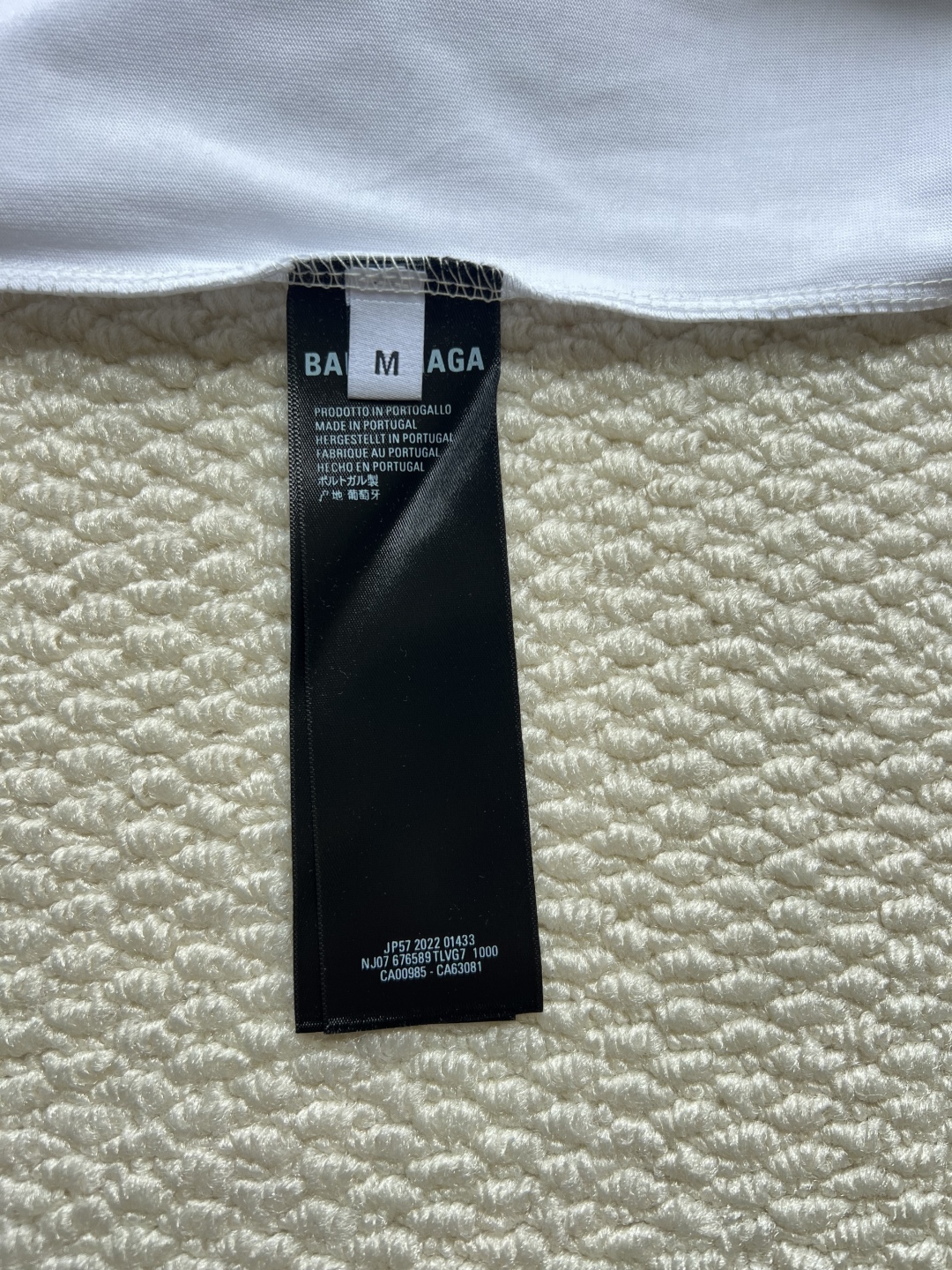 P165
BALENCIAGA巴黎世家2025SS 大logo3M刺绣字母长袖
Logo采用进口田岛刺绣工艺，市场顶级的质量 官网品质，罗纹定织定染无色差 做工精细，做工全方位还原 包装全方位还原，面料采用定制260克定织定染全棉双纱 柔软舒适
✔正确260g双纱面料
✔正确印花刺绣细节
✔正确双纱高克重螺纹 
✔正确包装三标齐全
尺码：XS-S-M-L