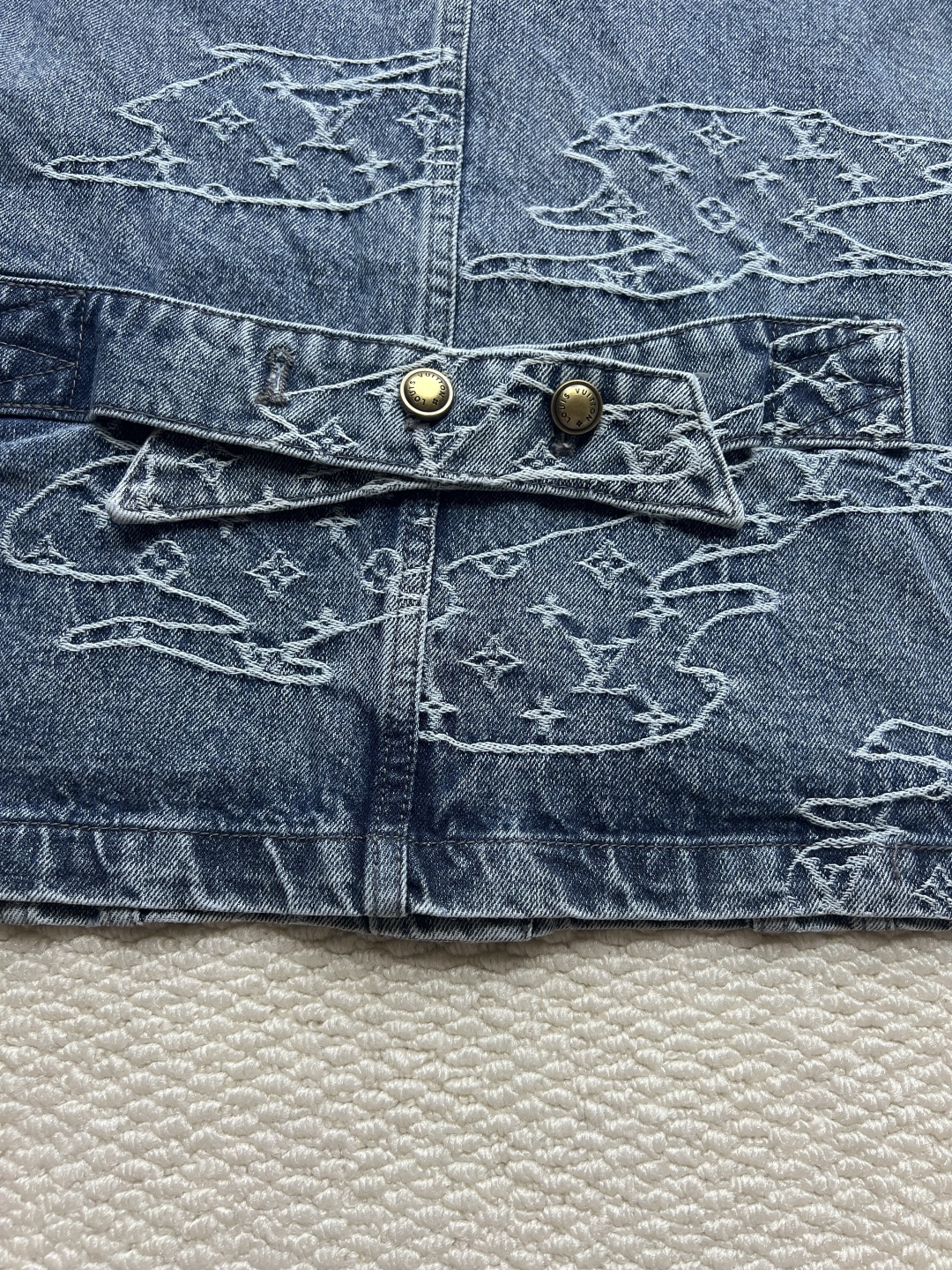 P280 LOUIS VUITTON x Nigo 联名款 MNG FW25 云朵工装长袖牛仔外套 
码数：46-48-50-52