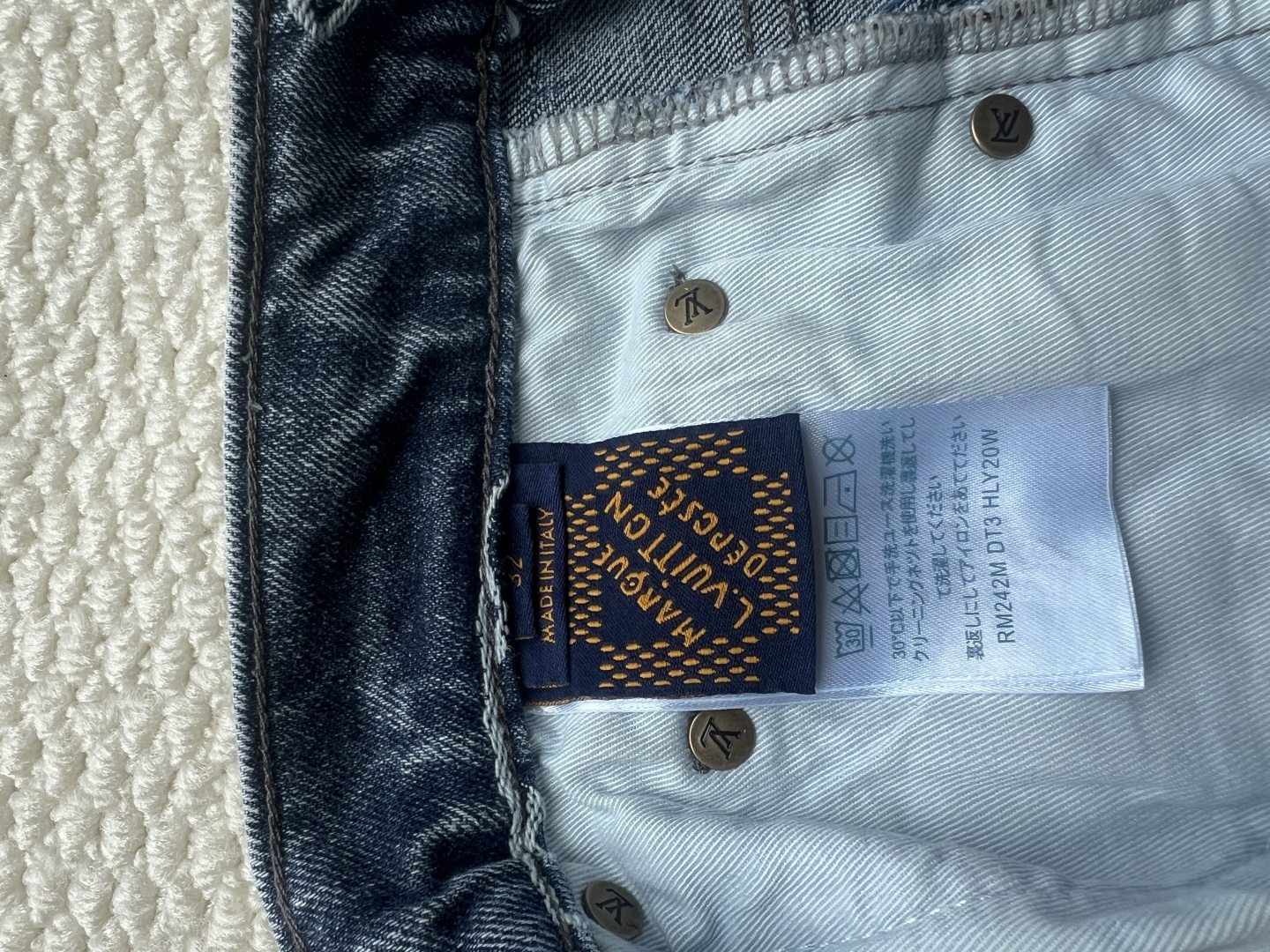 P240 LOUIS VUITTON x Nigo 联名款 MNG FW25 云朵滑板长款牛仔裤

码数：30-32-34-36