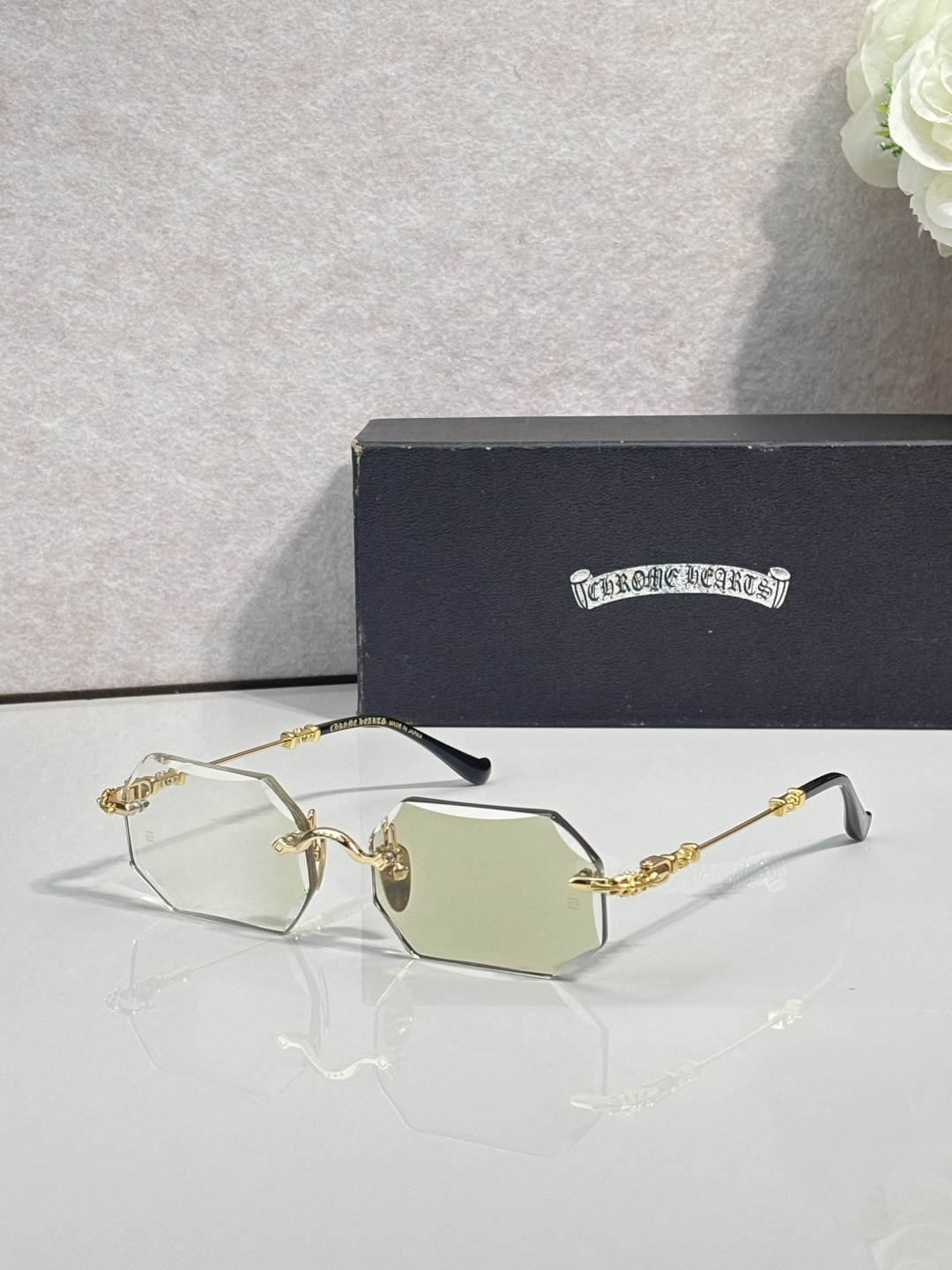NO:865091,CHROME HEART* MODELPILLS V SIZE56 mouth 20- color changing glasses, sunglasses, glasses, chrome hearts19860909CHROME HEART* MODELPILLS V SIZE56口20- 变色眼镜墨镜太阳镜,眼镜,chrome hearts,glasses