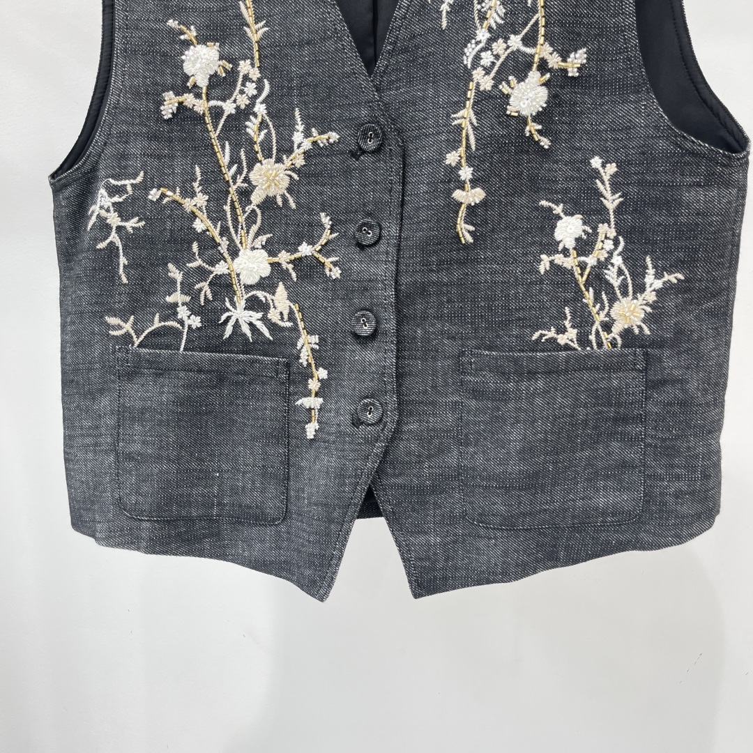 Elegant Beaded Vest and Skirt Set - Versatile and Stylish Outfit 5 cmp i1756192876610 556 0 3
