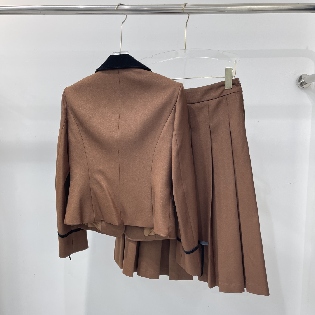 Elegant Women's Brown Blazer and Pleated Skirt Set with Bow Detail 6 cmp i1757567867321 3456 0 3
