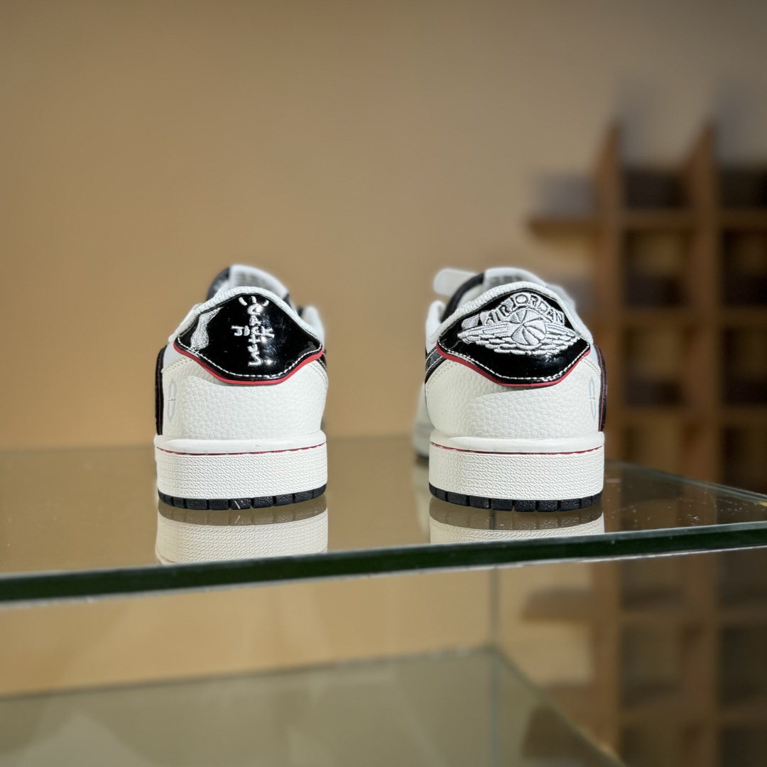 Travis Scott x Nike Air Jordan 1 Low 问界M9米蓝红 Air Jordan 1 Low 反转白蓝红倒钩 FC1688-238