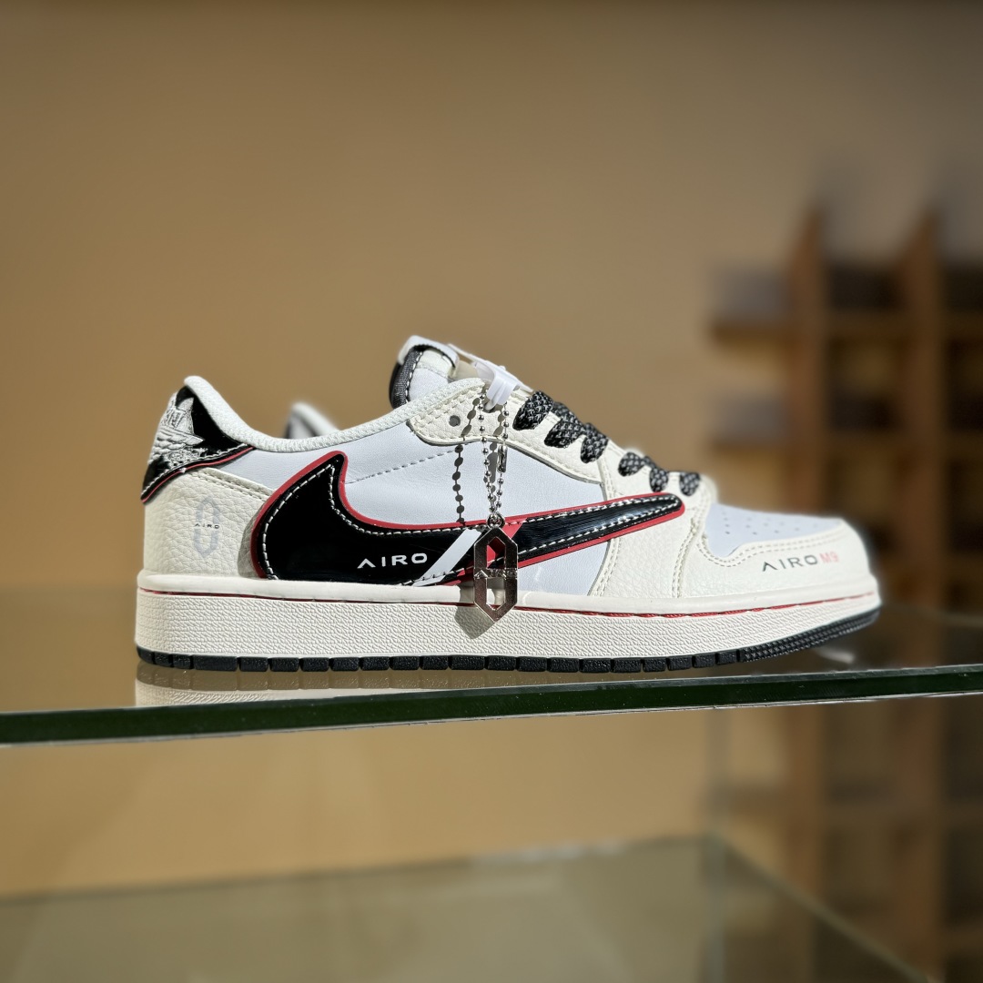 Travis Scott x Nike Air Jordan 1 Low 问界M9米蓝红 Air Jordan 1 Low 反转白蓝红倒钩 FC1688-238
