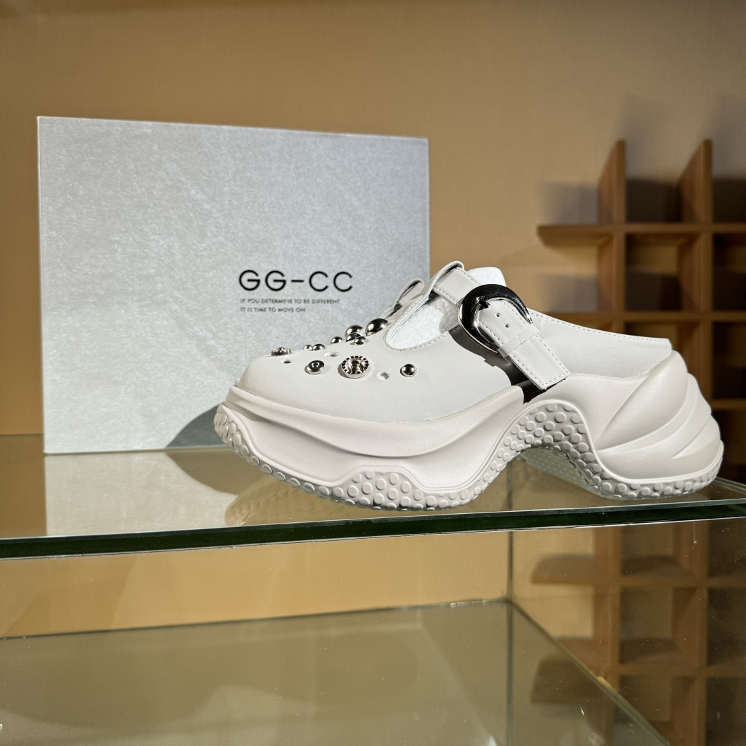 GG-CC 云朵梦境 7.5CM 2025年夏季新款时尚厚底洞洞拖鞋女通勤沙滩凉拖 G25S1502