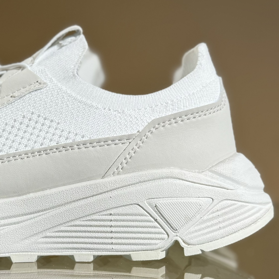 T/DESCENTE迪桑特轻盈缓震透气鞋面时尚休闲运动覆盖防水男子越野跑鞋