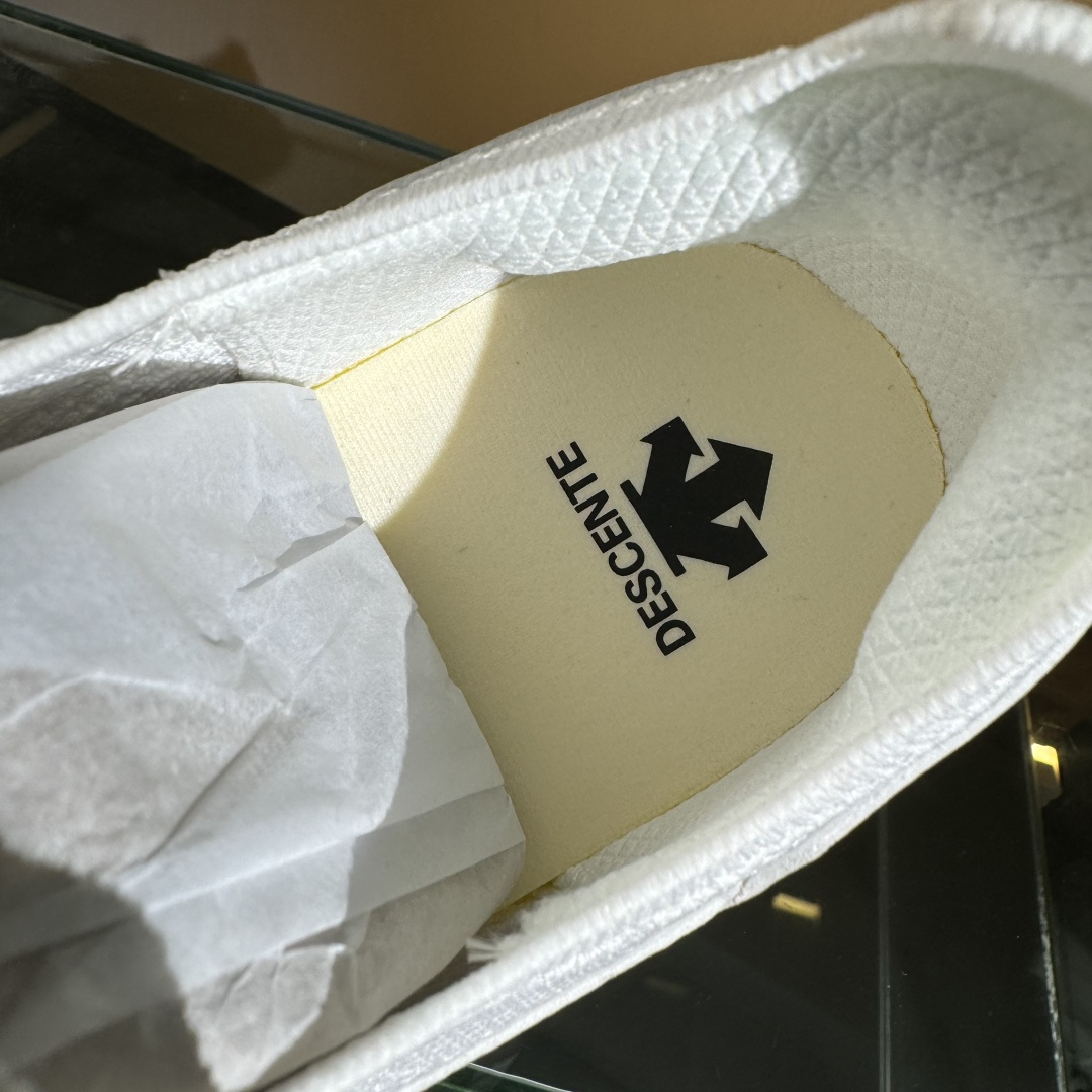 T/DESCENTE迪桑特轻盈缓震透气鞋面时尚休闲运动覆盖防水男子越野跑鞋