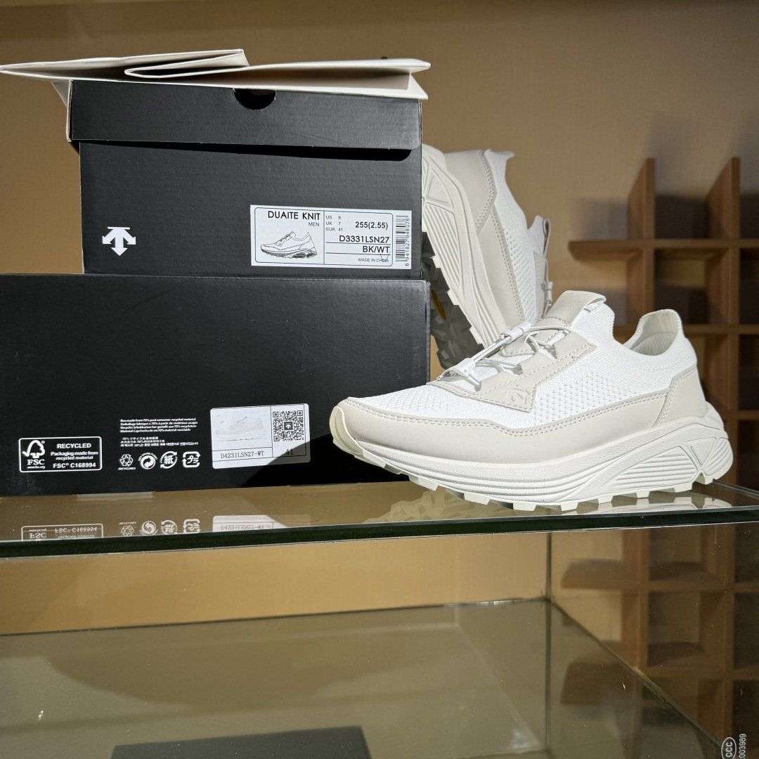 T/DESCENTE迪桑特轻盈缓震透气鞋面时尚休闲运动覆盖防水男子越野跑鞋