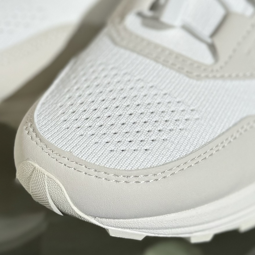 T/DESCENTE迪桑特轻盈缓震透气鞋面时尚休闲运动覆盖防水男子越野跑鞋