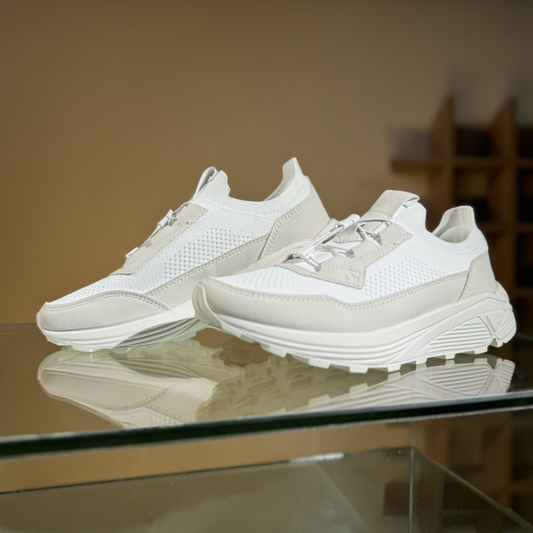 T/DESCENTE迪桑特轻盈缓震透气鞋面时尚休闲运动覆盖防水男子越野跑鞋