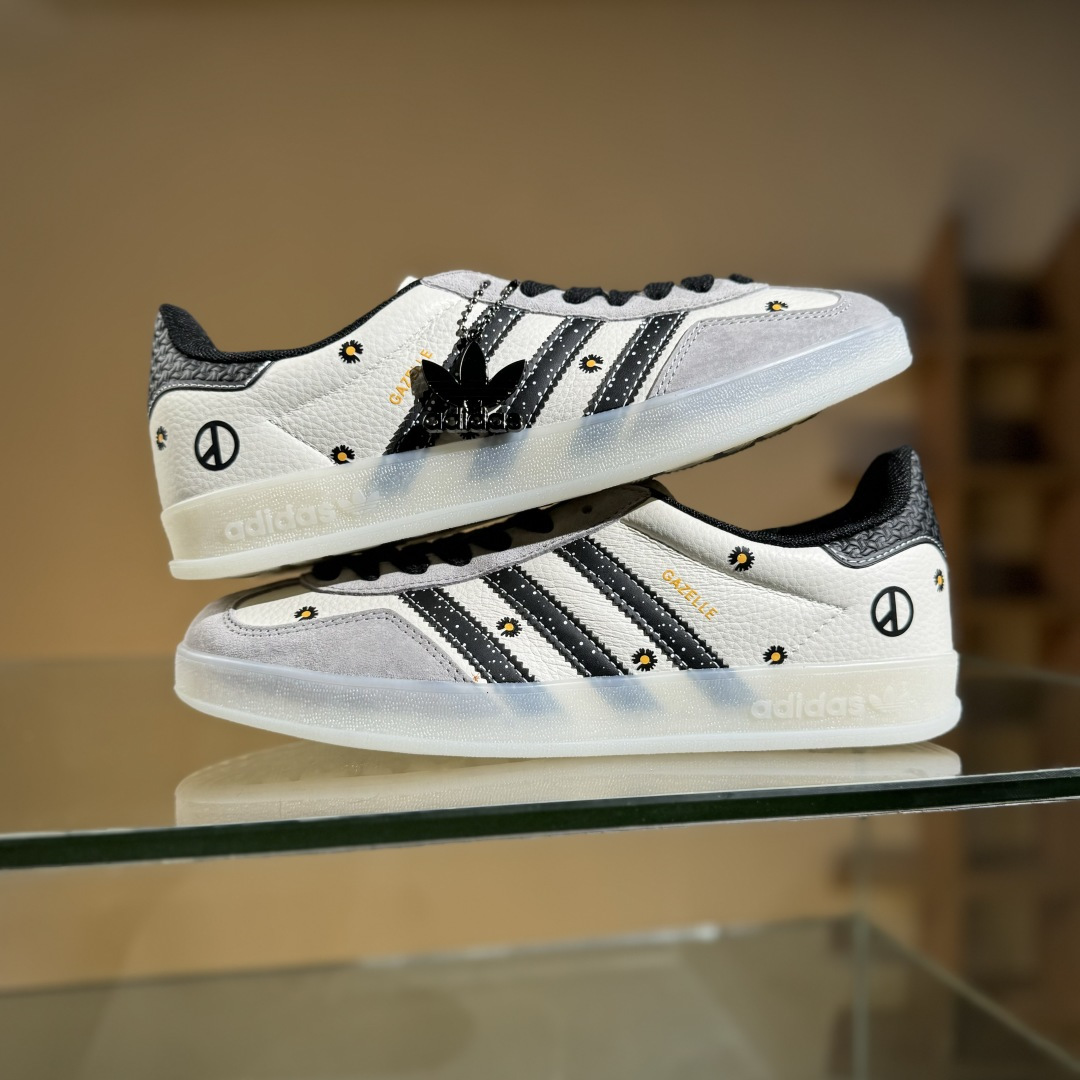 adidas Originals Gazelle INdoor x Louis Vuitton 三叶草休闲防滑耐磨低帮板鞋  DM1234-011