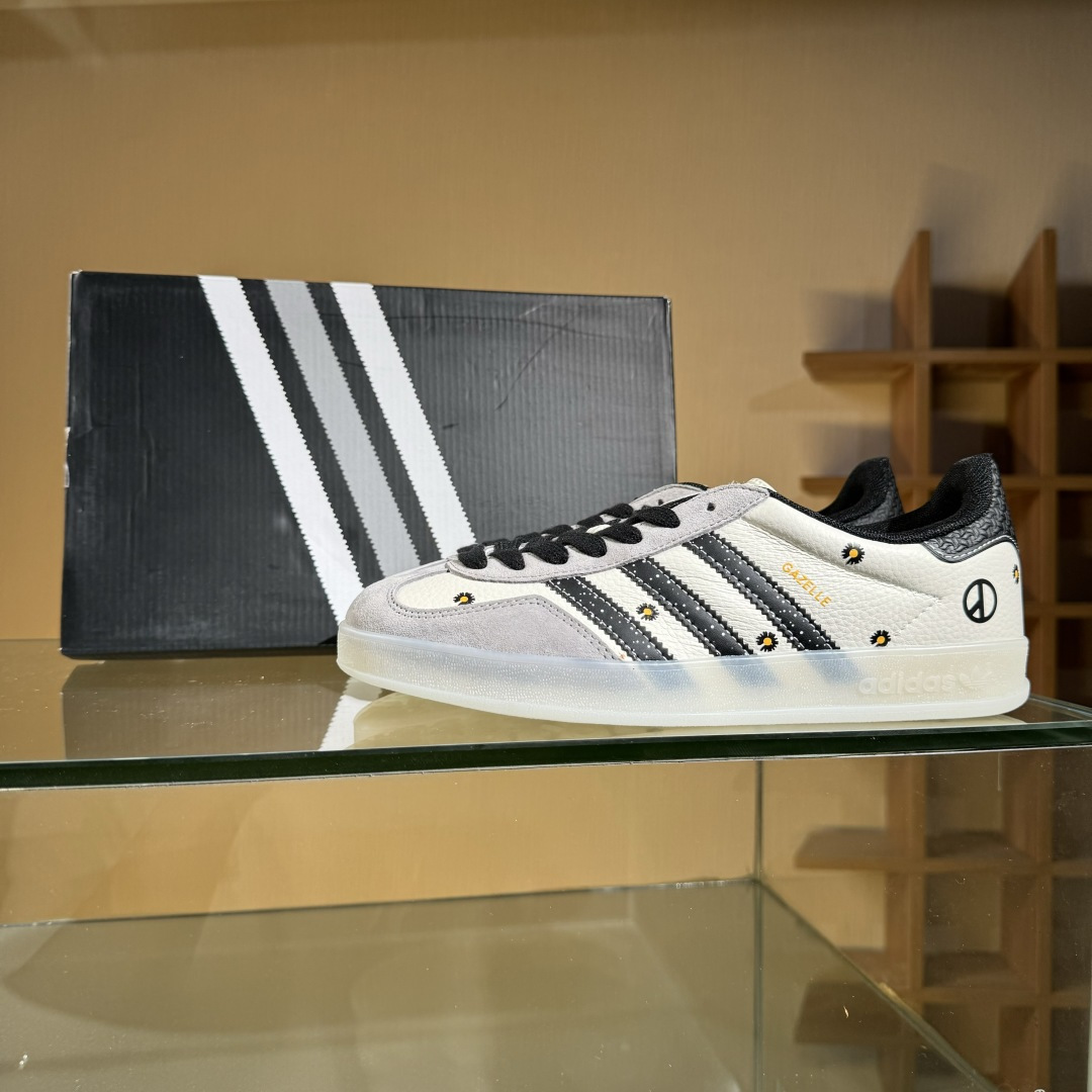 adidas Originals Gazelle INdoor x Louis Vuitton 三叶草休闲防滑耐磨低帮板鞋  DM1234-011