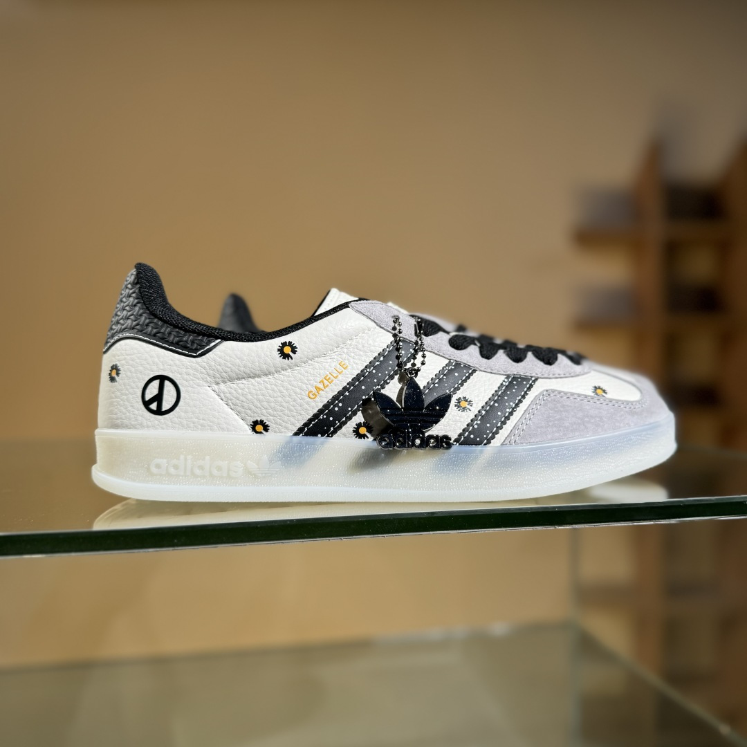 adidas Originals Gazelle INdoor x Louis Vuitton 三叶草休闲防滑耐磨低帮板鞋  DM1234-011