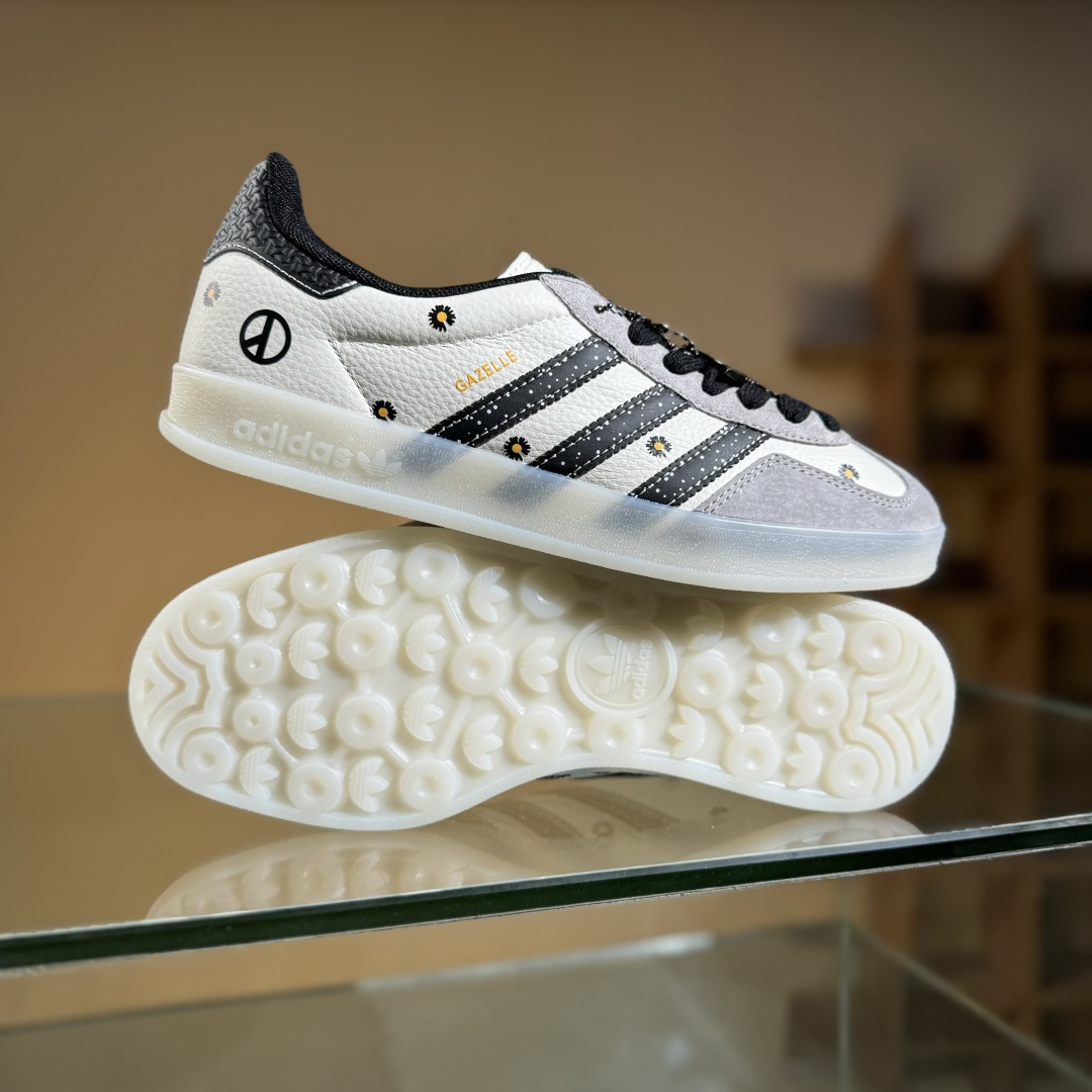 adidas Originals Gazelle INdoor x Louis Vuitton 三叶草休闲防滑耐磨低帮板鞋  DM1234-011