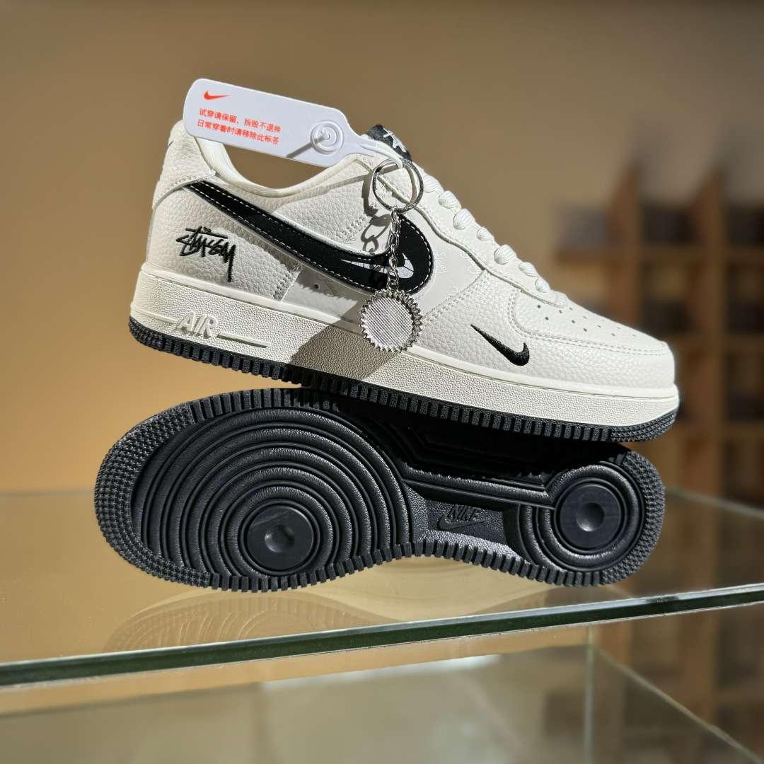 Nike Air Force 1'07 Low 斯图西联名 白灰 空军一号低帮休闲板鞋 KK1988-093 Nike Air Force 1'07 Low 斯图西联名 白灰 空军一号低帮休闲板鞋 KK1988-093