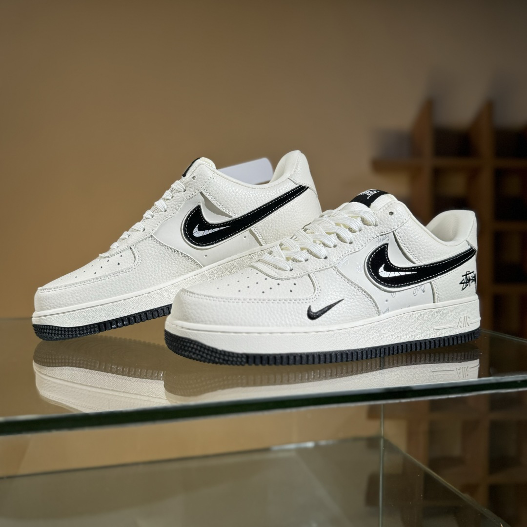 Nike Air Force 1'07 Low 斯图西联名 白灰 空军一号低帮休闲板鞋 KK1988-093 Nike Air Force 1'07 Low 斯图西联名 白灰 空军一号低帮休闲板鞋 KK1988-093