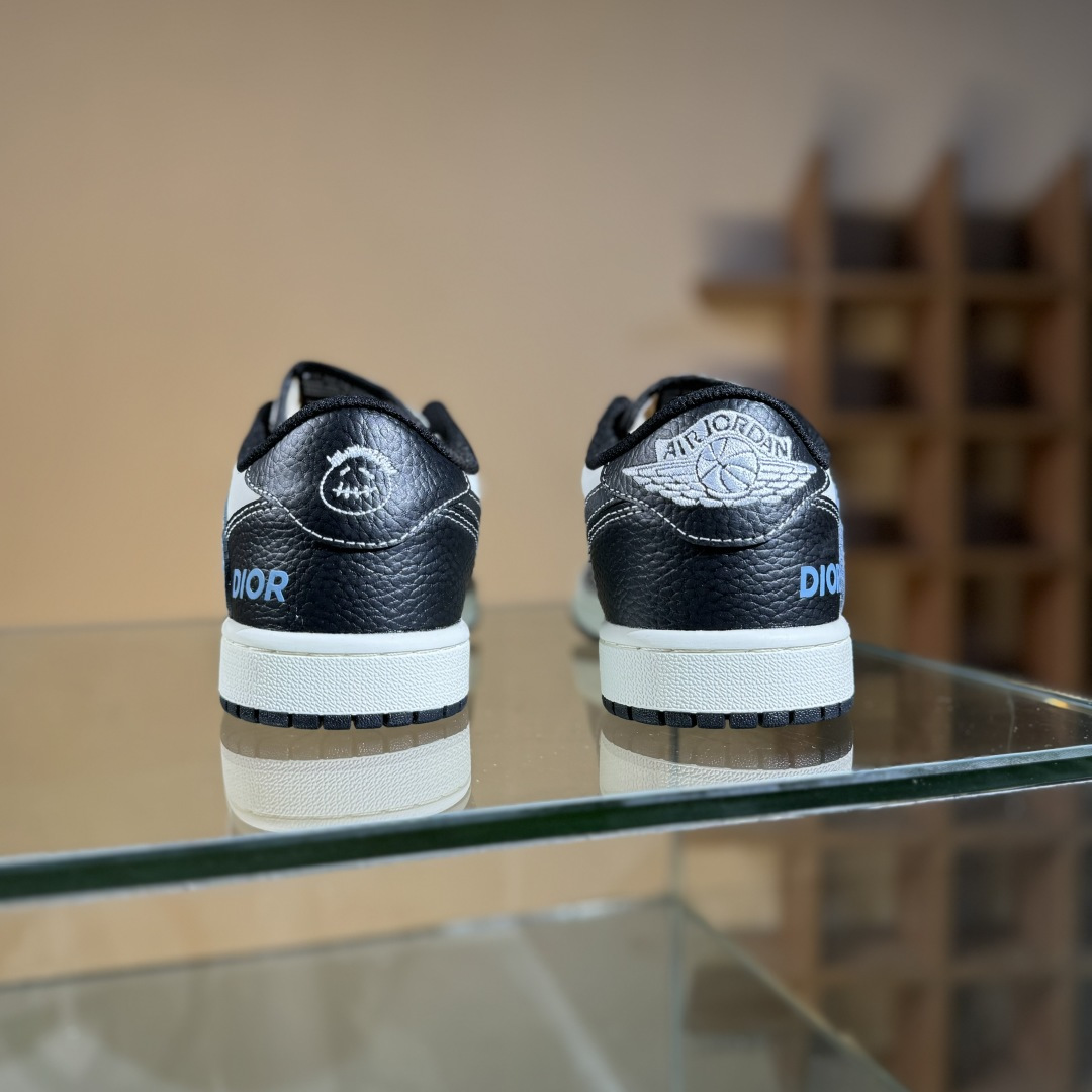 Travis Scott x Fragment Design x Air Jordan 1 Low OG SP AJ1 乔1 迪奥联名 黑白小蓝勾 低帮文化休闲板鞋 XZ5749-003 Travis Scott x Fragment Design x Air Jordan 1 Low OG SP AJ1 乔1 迪奥联名 黑白小蓝勾 低帮文化休闲板鞋 XZ5749-003