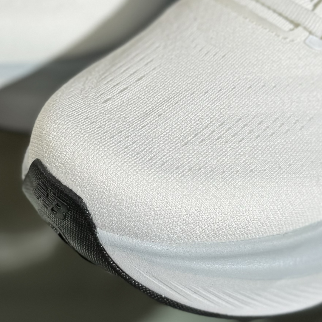 New Balance Fresh Foam X More v6 厚底网布织物减震舒适越野跑步鞋 MMORXD6