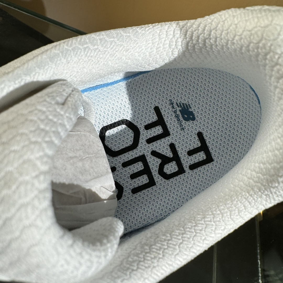 New Balance Fresh Foam X More v6 厚底网布织物减震舒适越野跑步鞋 MMORXD6