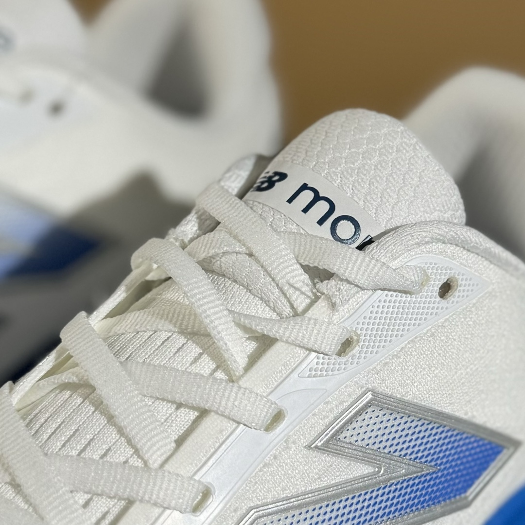 New Balance Fresh Foam X More v6 厚底网布织物减震舒适越野跑步鞋 MMORXD6