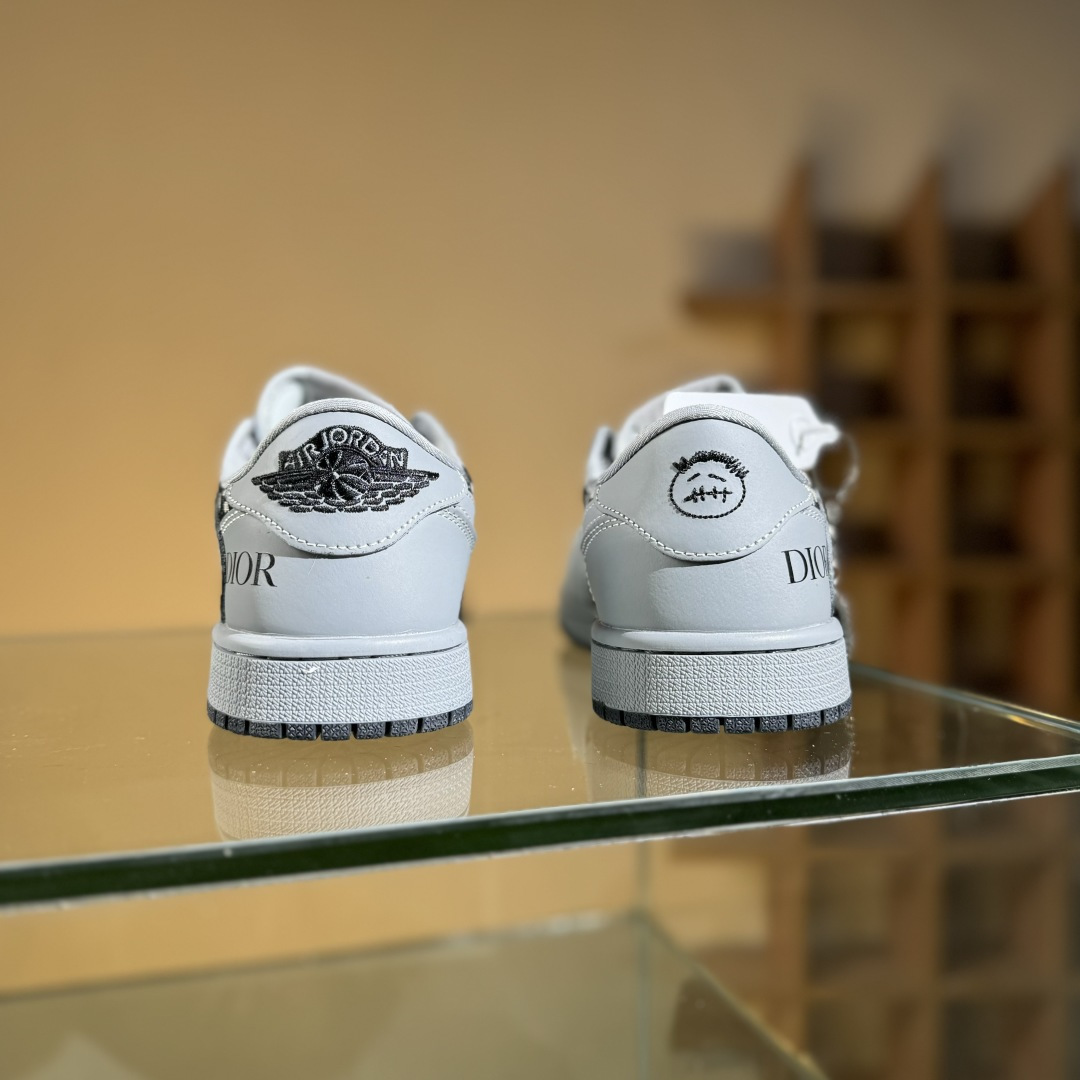 Travis Scott x Fragment Design x Air Jordan 1 Low OG SP AJ1 乔1 迪奥联名 化石灰 低帮文化休闲板鞋 LD2025-031-Chinese UA Cheap High Quatity Brand Clothes Bags handbags Sneakers wholesale wholesaler seller from China Factory suppliers Fashion Clothing Shoes best Quality Beautiful Price Travis Scott x Fragment Design x Air Jordan 1 Low OG SP AJ1 乔1 迪奥联名 化石灰 低帮文化休闲板鞋 LD2025-031