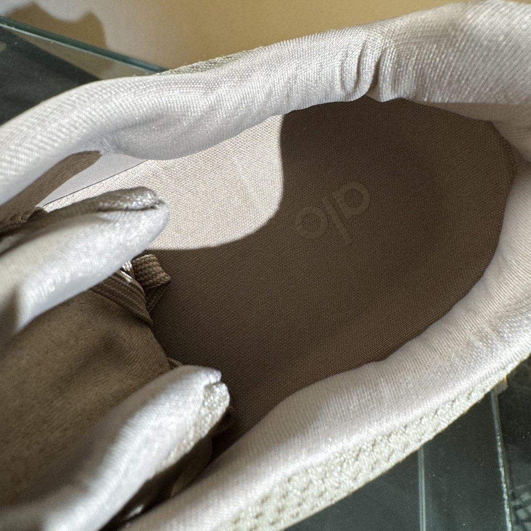 alo yoga Alo Runner 舒适百搭防滑透气 低帮跑步鞋 A0590UCC-Chinese UA Cheap High Quatity Brand Clothes Bags handbags Sneakers wholesale wholesaler seller from China Factory suppliers Fashion Clothing Shoes best Quality Beautiful Price alo yoga Alo Runner 舒适百搭防滑透气 低帮跑步鞋 A0590UCC