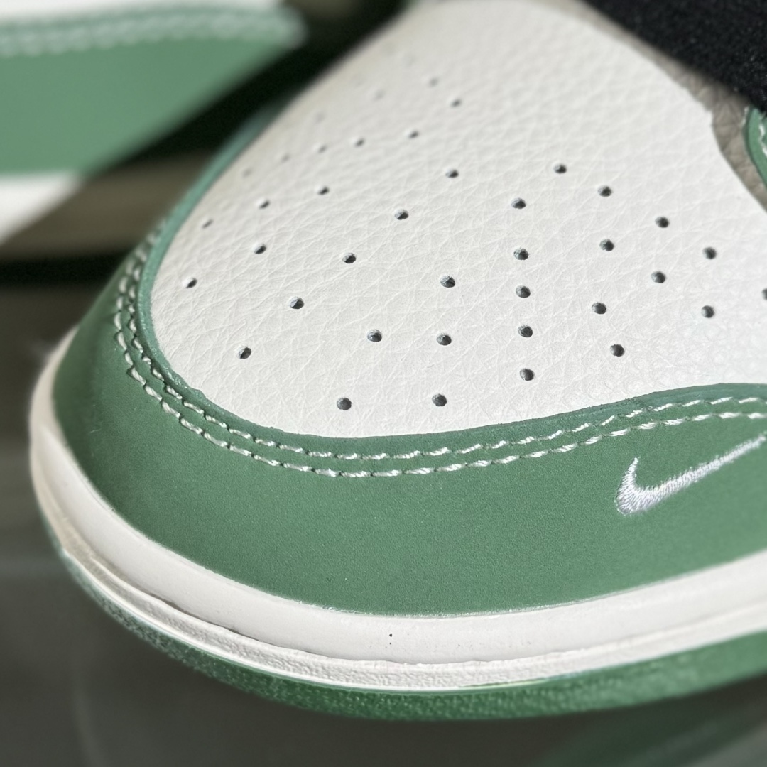 Nike SB Dunk Low x GUCCI 绿白小勾 XD1588-213