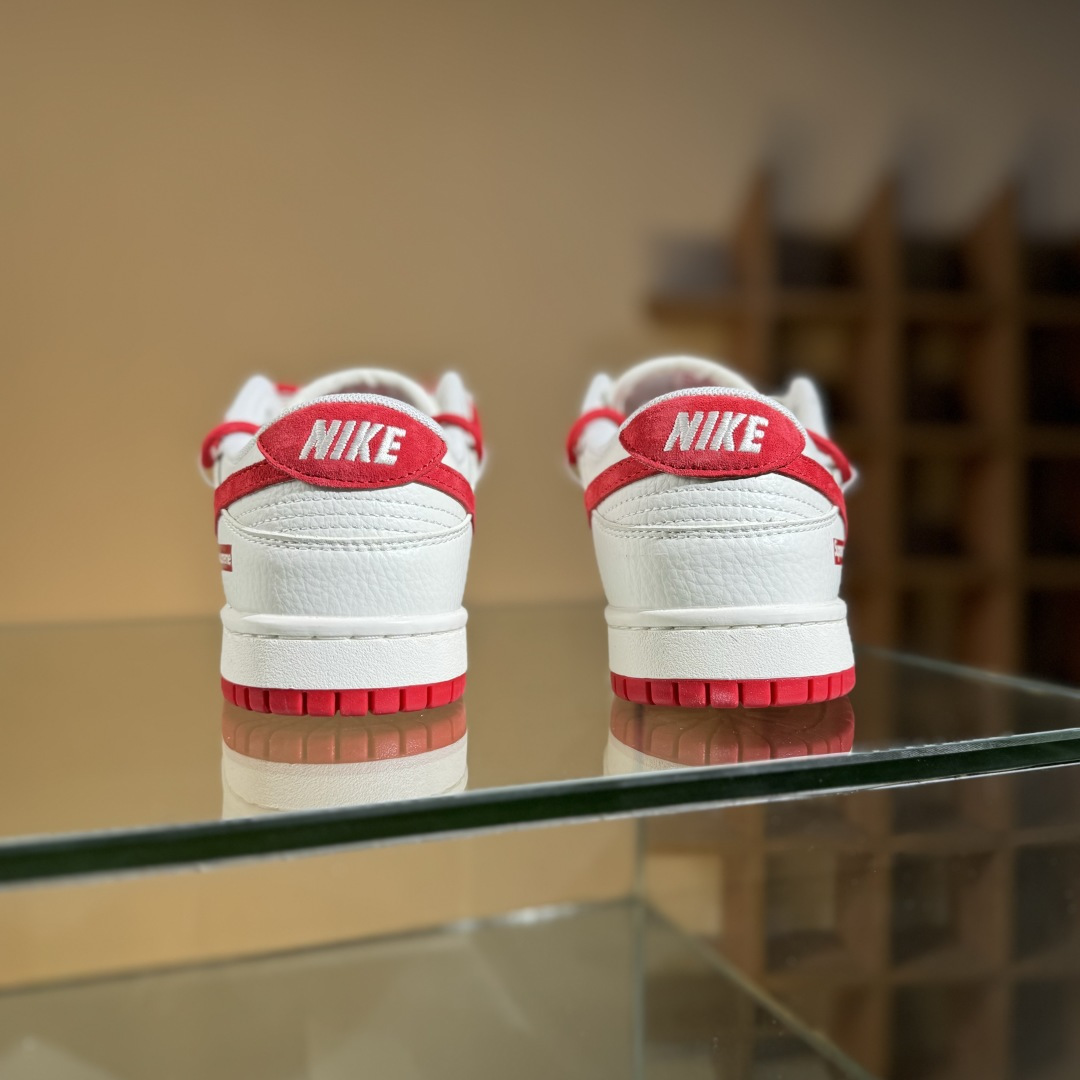 Nike SB Dunk Low x Supreme 白红小勾绑带 FX1588-401
