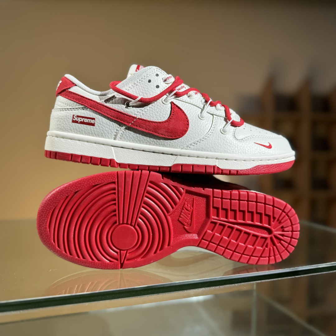 Nike SB Dunk Low x Supreme 白红小勾绑带 FX1588-401