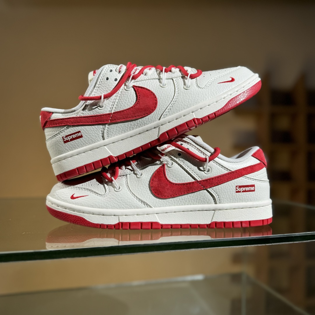 Nike SB Dunk Low x Supreme 白红小勾绑带 FX1588-401