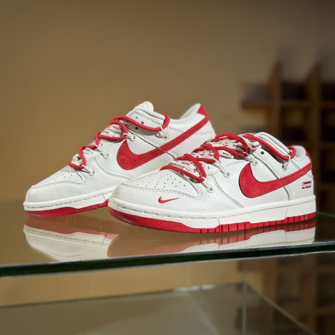 Nike SB Dunk Low x Supreme 白红小勾绑带 FX1588-401