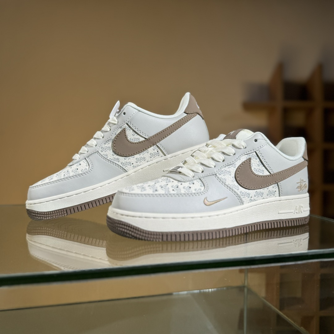 Nike Air Force 1'07 Low 斯图西联名 印花棕勾 空军一号低帮休闲板鞋 ZH2598-320
