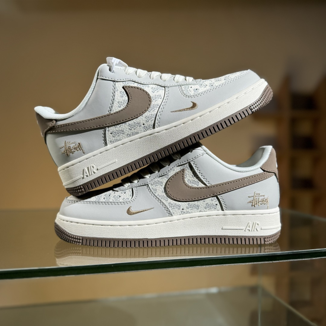 Nike Air Force 1'07 Low 斯图西联名 印花棕勾 空军一号低帮休闲板鞋 ZH2598-320