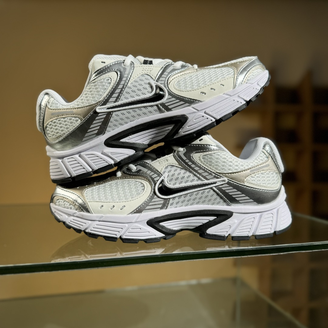 Nike V5 RNR 舒适百搭防滑耐磨 低帮跑步鞋 HQ7901-107