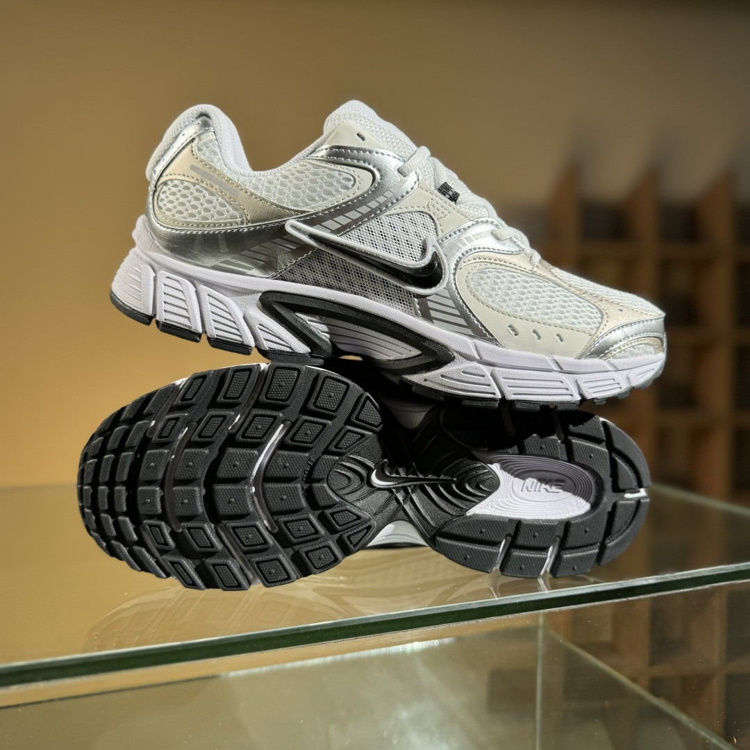 Nike V5 RNR 舒适百搭防滑耐磨 低帮跑步鞋 HQ7901-107