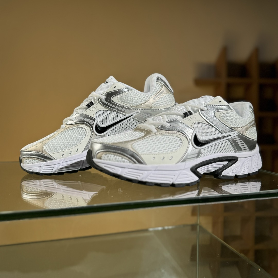 Nike V5 RNR 舒适百搭防滑耐磨 低帮跑步鞋 HQ7901-107