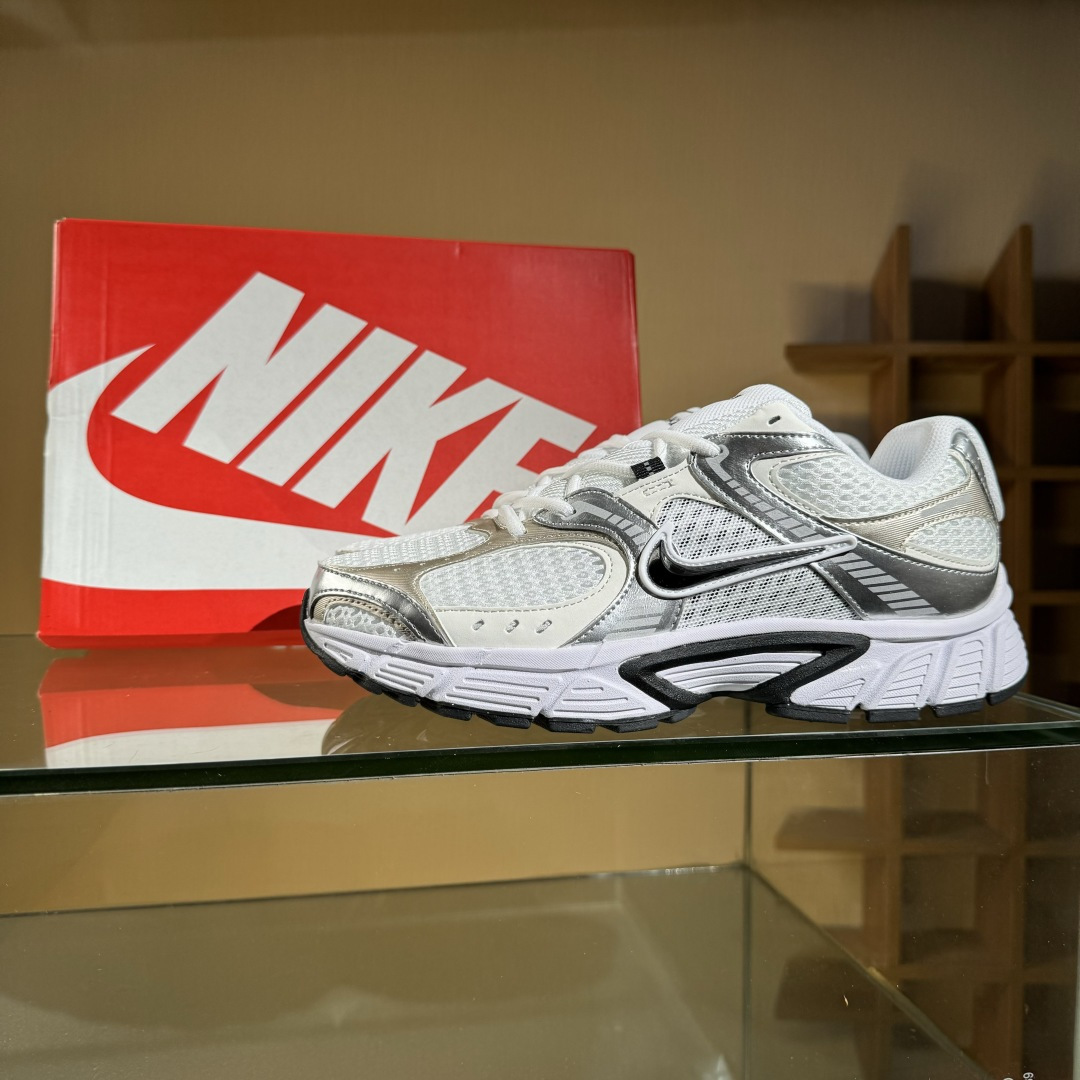 Nike V5 RNR 舒适百搭防滑耐磨 低帮跑步鞋 HQ7901-107