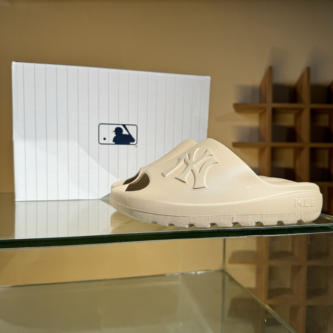 NY MLB Skipper Slide 纽约洋基队 夏季休闲拖鞋 3ALPS015350