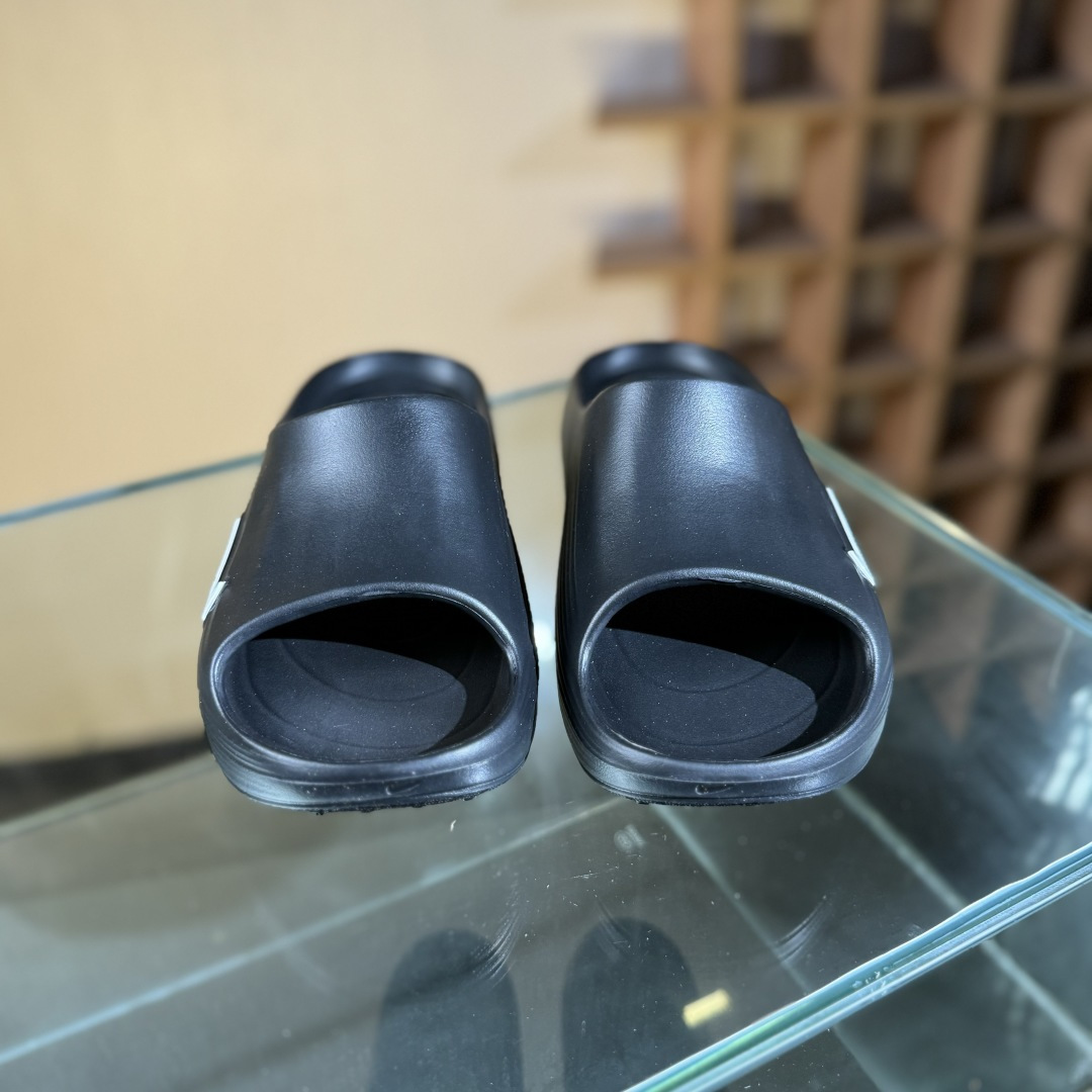 Nike ReactX Rejuven8 耐克夏日穿搭凉鞋 HV4479-011