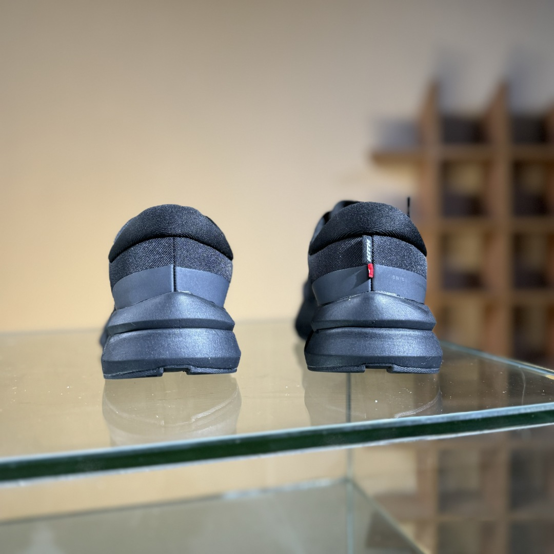 KITH x On昂跑 联名跑鞋黑色