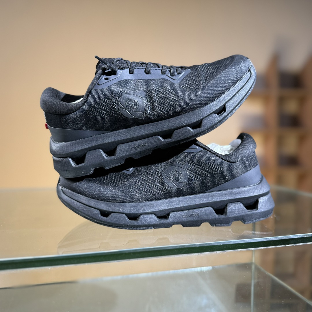 KITH x On昂跑 联名跑鞋黑色