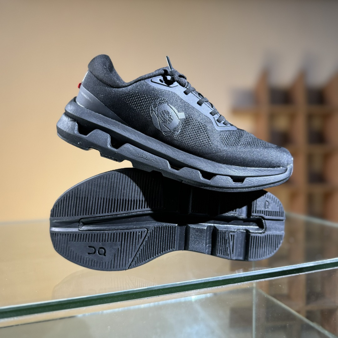 KITH x On昂跑 联名跑鞋黑色