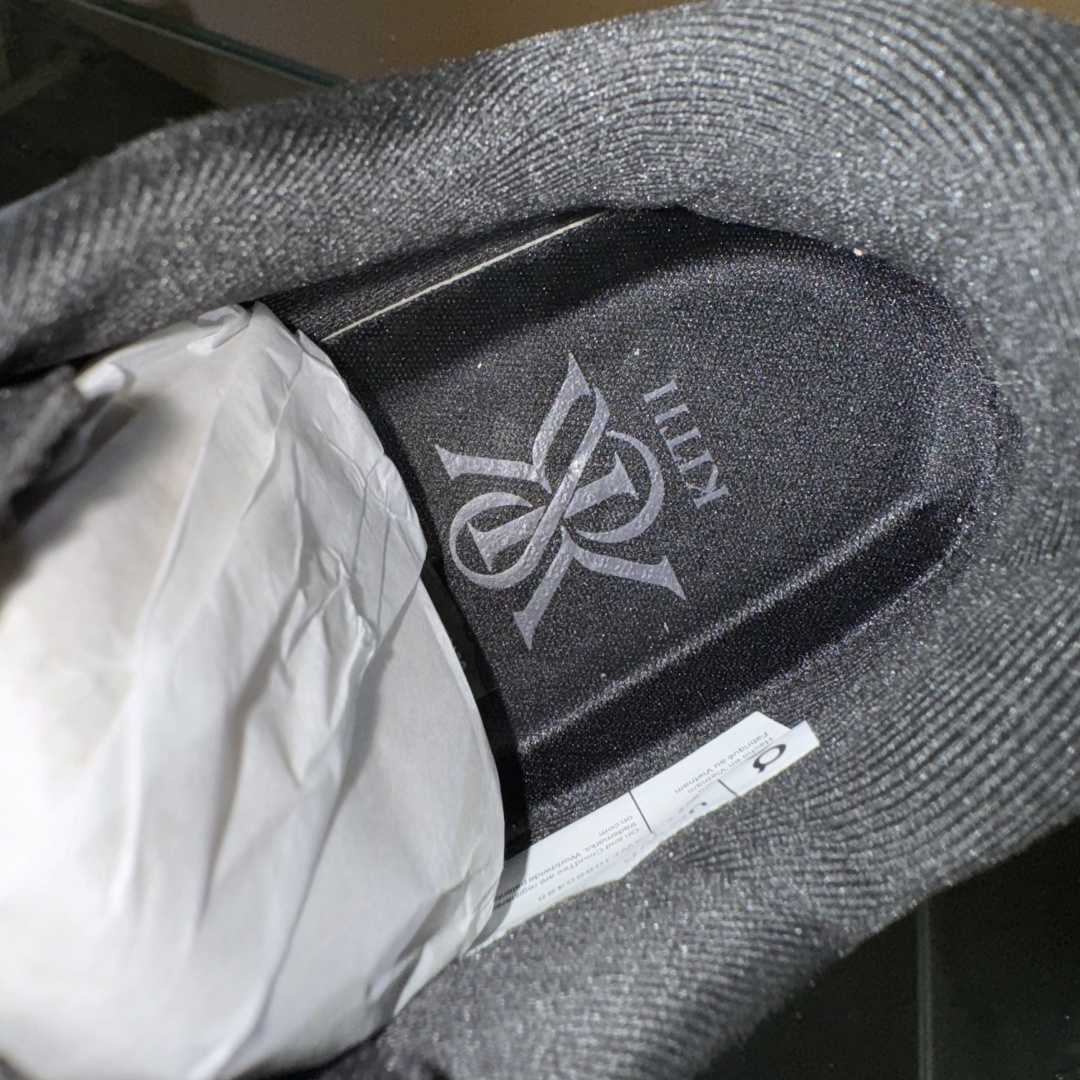 KITH x On昂跑 联名跑鞋黑色